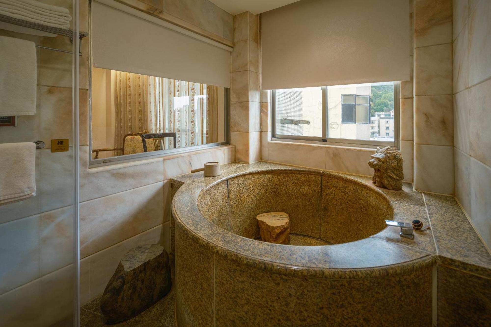 Grand Pleasure Spring Hotel Tajpej Buitenkant foto