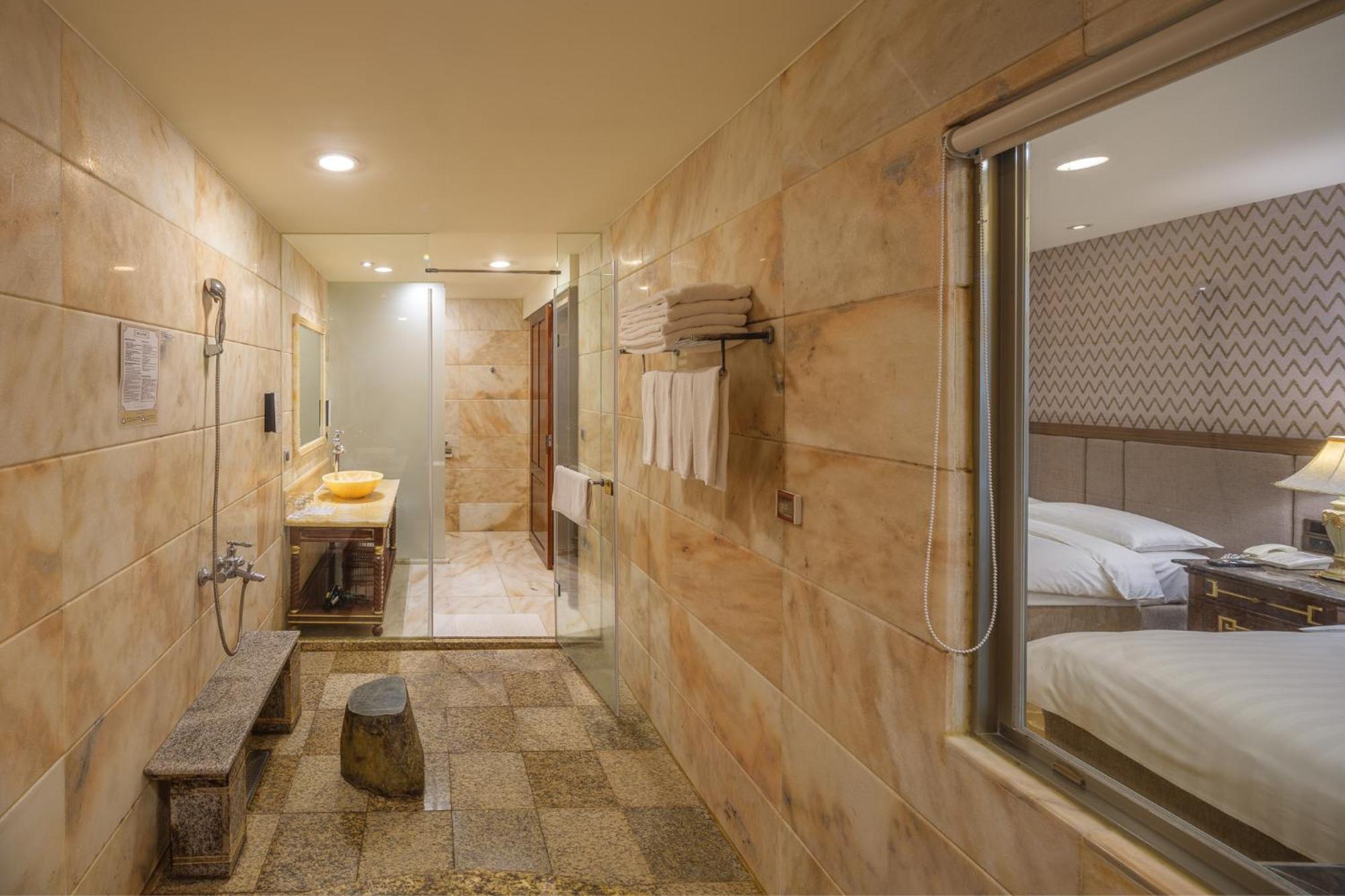 Grand Pleasure Spring Hotel Tajpej Buitenkant foto