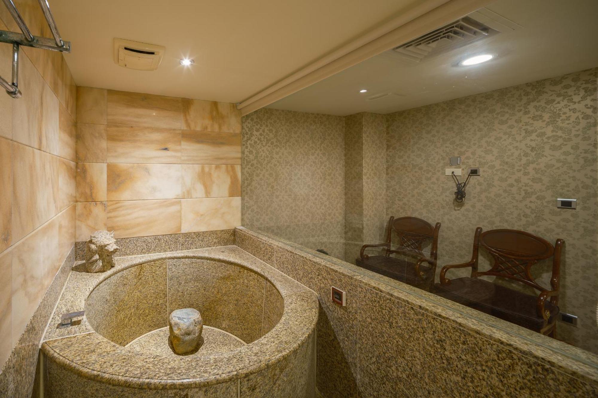 Grand Pleasure Spring Hotel Tajpej Buitenkant foto